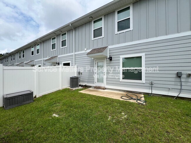 Building Photo - 1615 Iroquois Ct