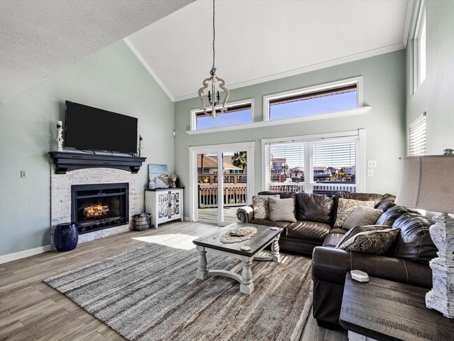 Building Photo - 334 Paradise Dr