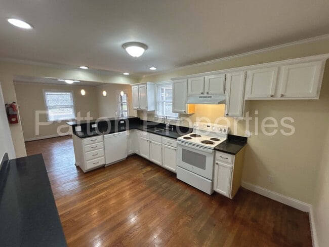 Building Photo - Saluda Gardens Home