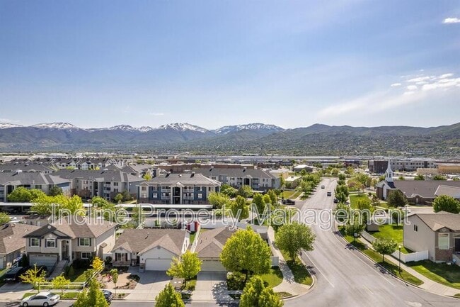 Building Photo - 702 Durham Dr