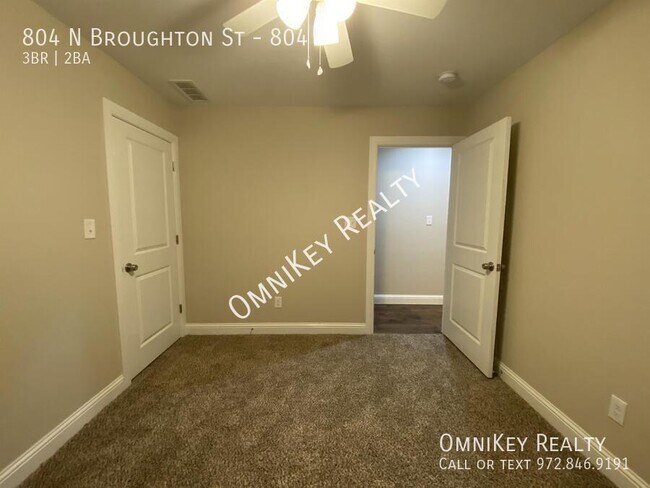 Building Photo - 804 N Broughton St