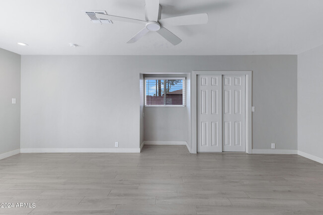 Building Photo - 607 E Encanto Dr