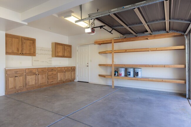 Building Photo - Darling home in desirable Little Valley with a PRIVATE POOL!