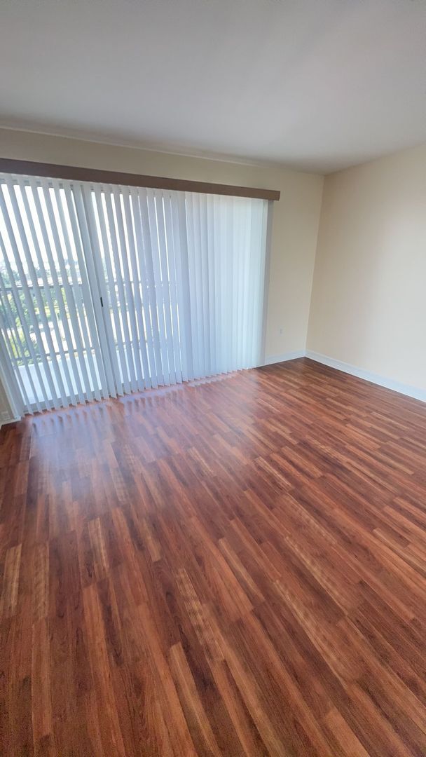 Building Photo - Newly Renovated Condo in the heart of Down...