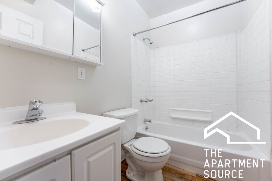 Building Photo - 1208 W Wrightwood Ave