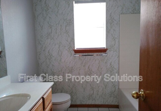 Building Photo - 2208 SW 138th St