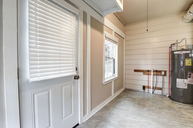 Building Photo - Two Bedroom One Bathroom Home In Texarkana, AR