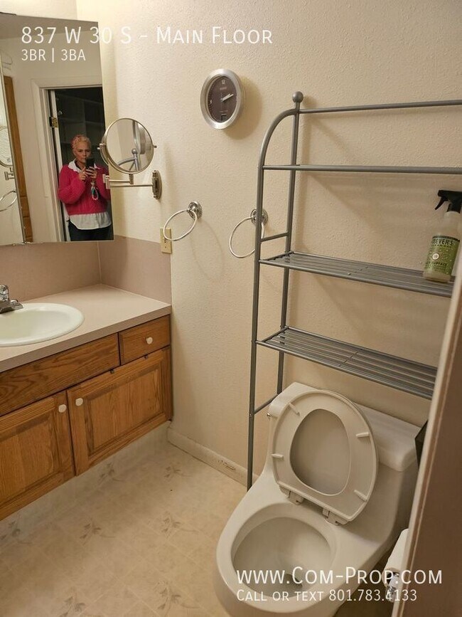 Building Photo - 837 W 30 S St