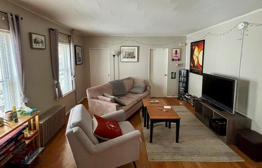 Living Room - Current Tenancy - 91 Sagamore St