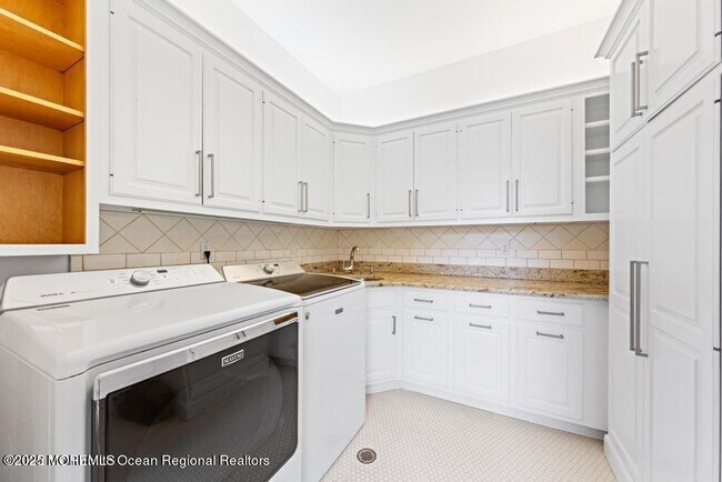 Building Photo - 18 Sheraton Ln