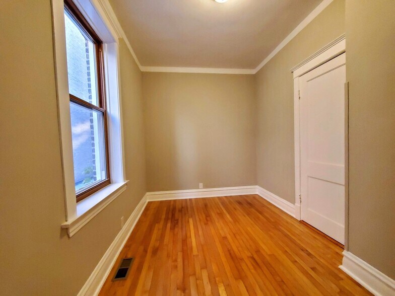 bedroom 2 - 2334 Euclid Ave