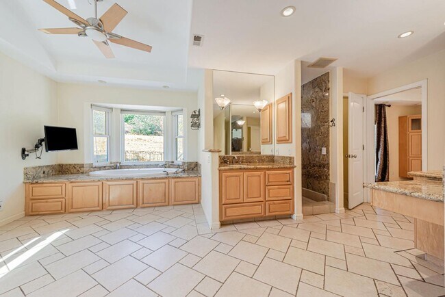 Building Photo - 520 Weybridge Dr