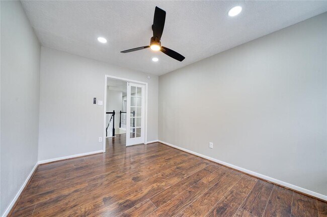 Building Photo - 619 Green Belt Dr