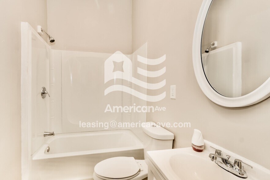 Building Photo - 803 S 33rd St