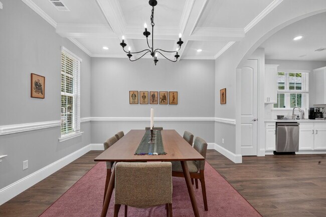 Building Photo - 706 W 44th St