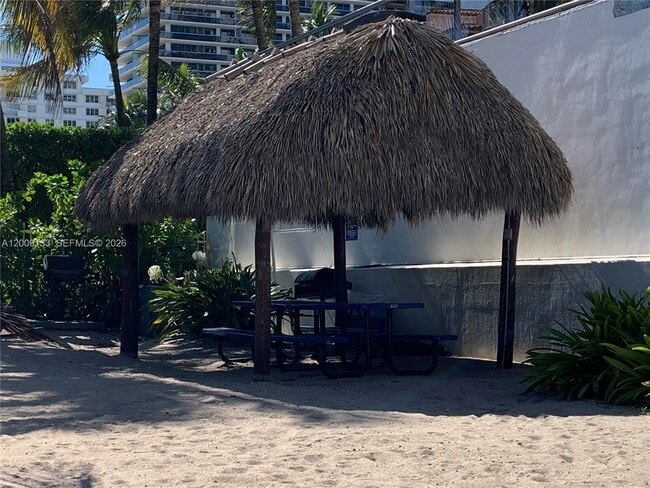 Building Photo - 6039 Collins Ave