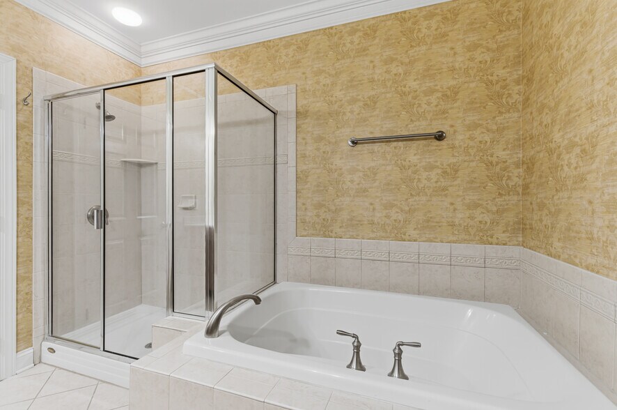 Building Photo - 10421 Rosegate Ct