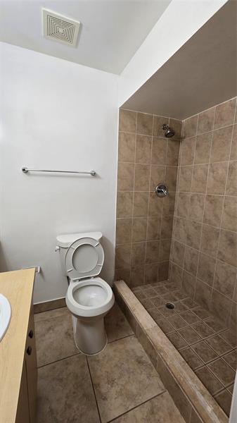 Building Photo - 2421 N 40th Ave