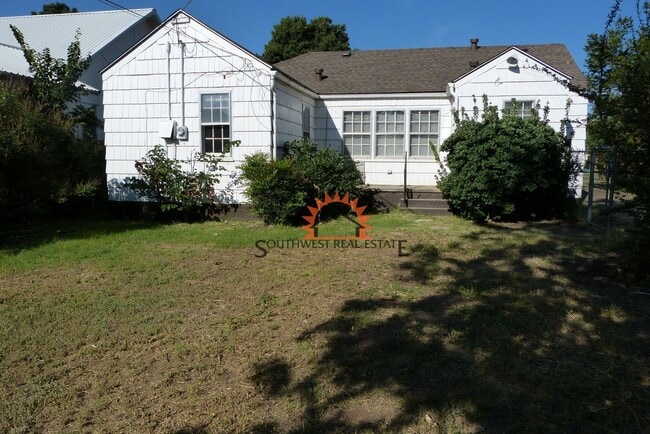 Building Photo - Charming historic 2 bedroom 1 bathroom house
