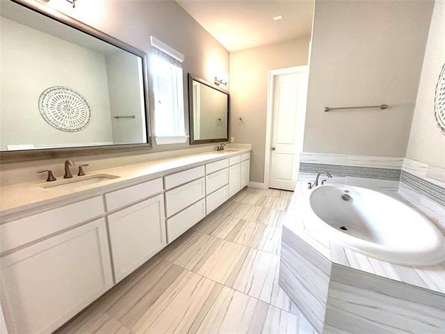 Building Photo - 2852 Amesbury