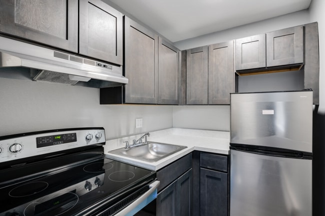 Interior Photo - Penn Lee Court