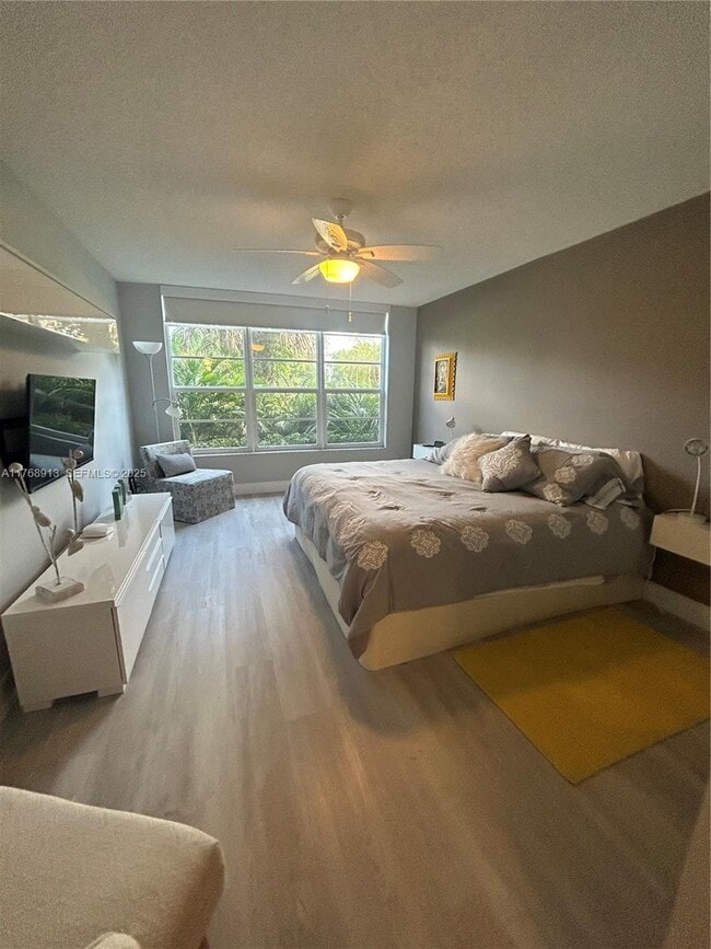 Building Photo - 4017 N Cypress Dr