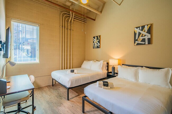 Building Photo - 1275 E University Dr