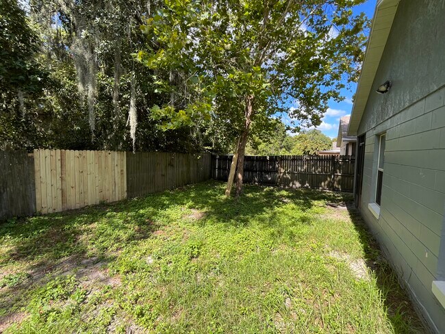 Building Photo - 11232 River Grove Dr