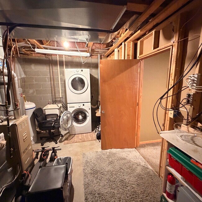 Building Photo - 9205 Orchard Cir