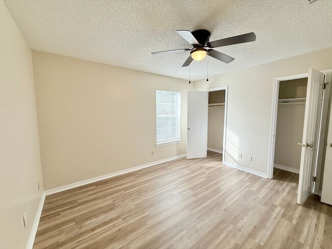 Building Photo - Spacious 2-Bedroom Townhome - Fenced Backyard
