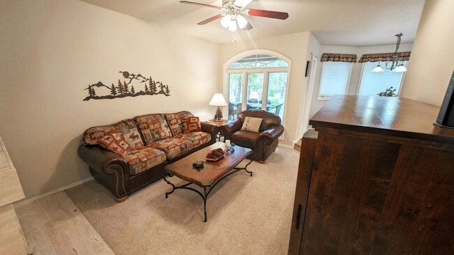 Building Photo - Furnished Sunriver 3 Bedroom Home Availabl...