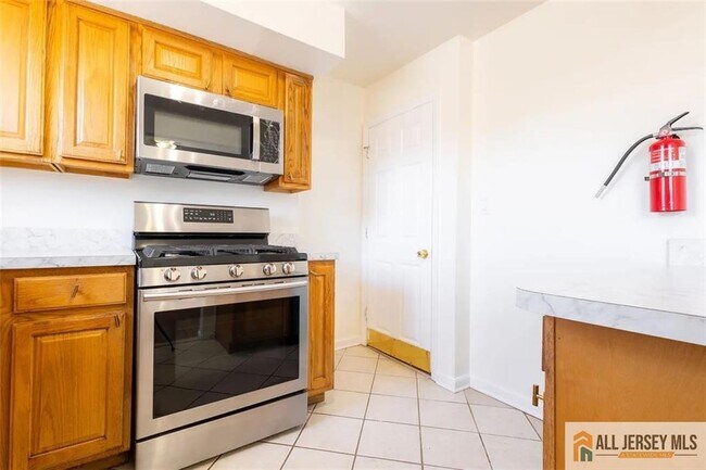 Building Photo - 234 Inza St