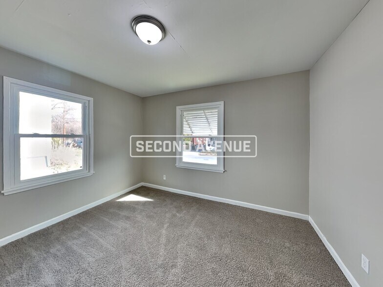 Building Photo - 536 E Epworth Ave