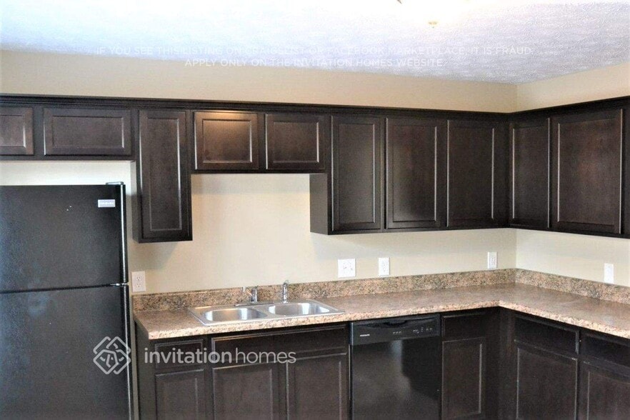 Building Photo - 802 Grindstone Pl SW