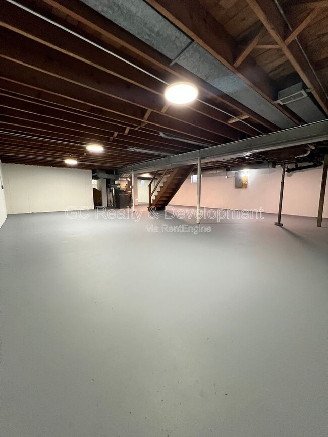 Building Photo - 1409 W 53rd Pl