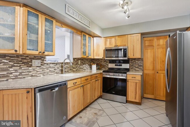 Building Photo - 3235 Independence Ct
