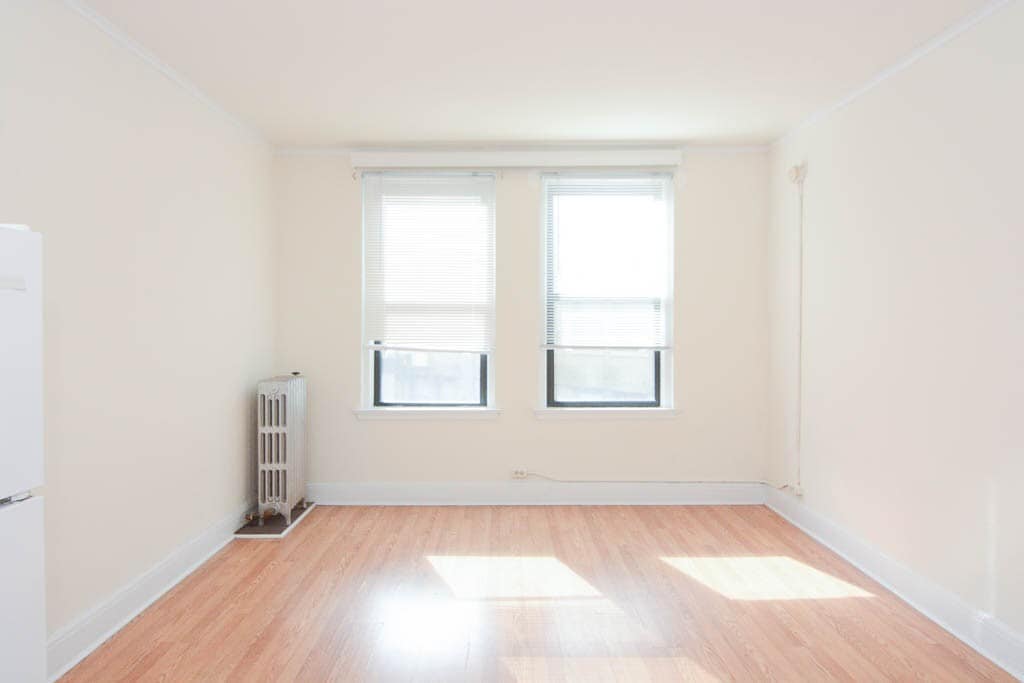 Building Photo - 3335 W Diversey Ave