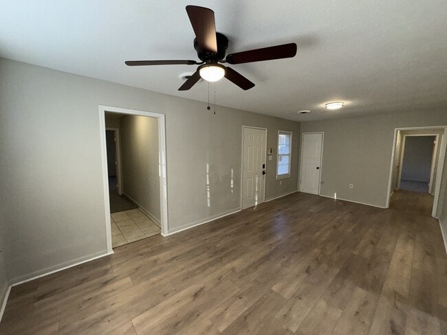 Building Photo - 5325 Queen Mary Ln