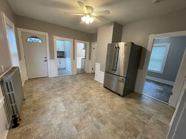 Building Photo - 46 Lane St