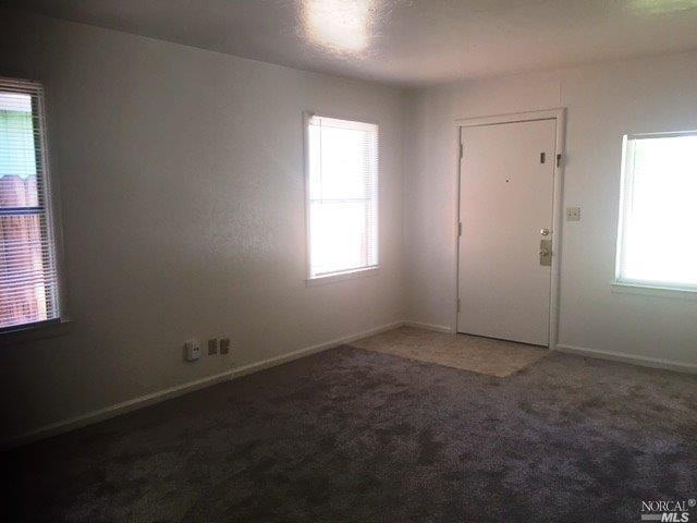 Building Photo - 690 Lovers Ln