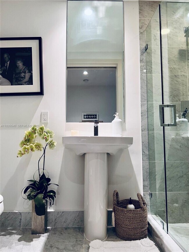 Building Photo - 801 S Miami Ave