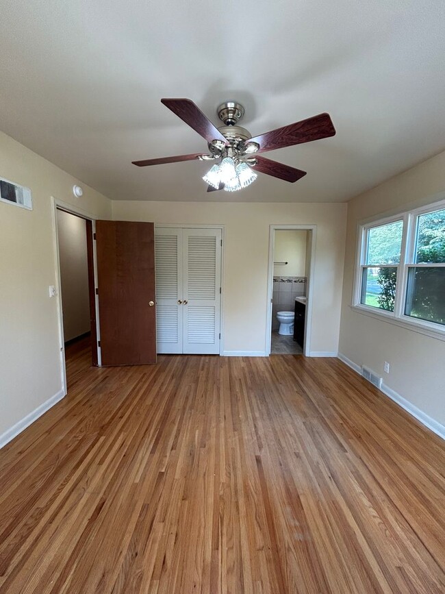 Building Photo - 704 N 74th Ave