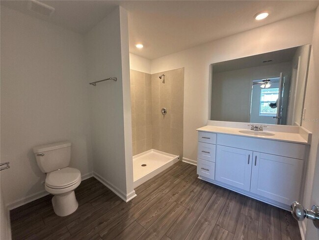 Building Photo - 3081 NE 38th Ln