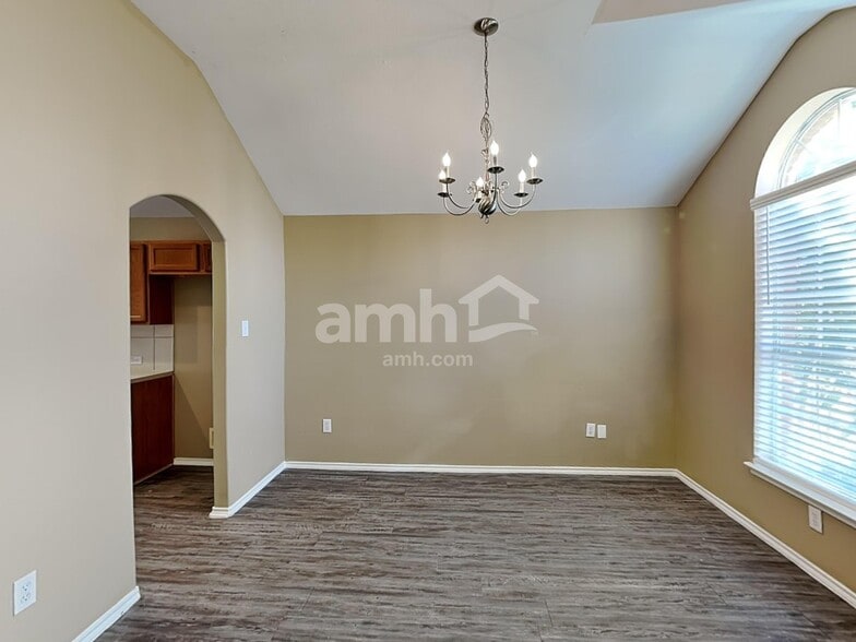 Building Photo - 18494 Sunrise Pines Dr