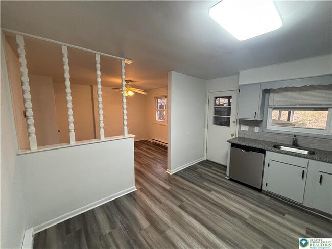 Building Photo - 616 Banks St