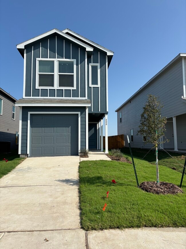 Building Photo - 800 Sandhill Crane Ln