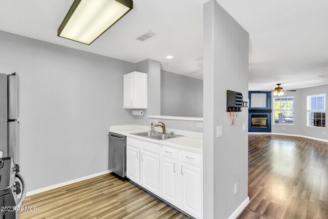 Building Photo - 1505 N Center St