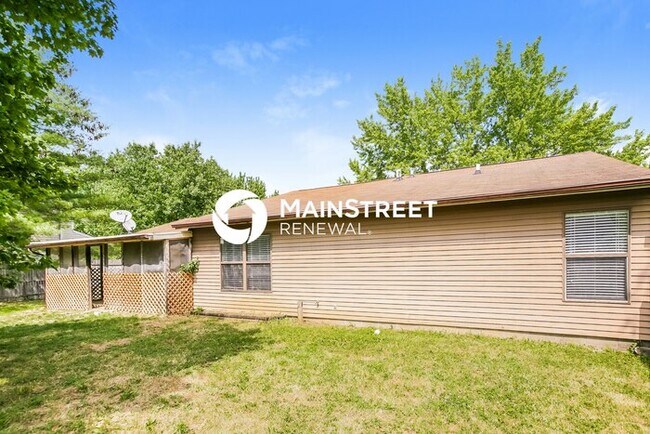 Building Photo - 3 Bedroom Pet-Friendly Home in Indianapolis, IN with Main Street Renewal