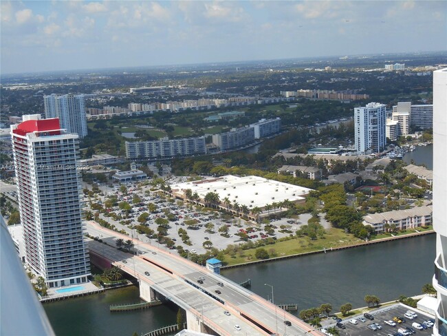 Building Photo - 1830 S Ocean Dr