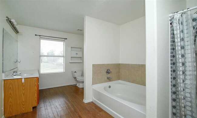 Building Photo - 16755 N Thrasher Dr